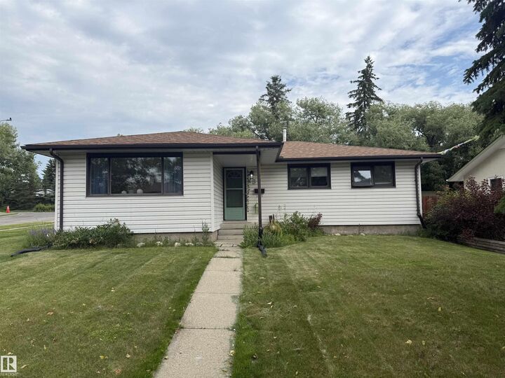 Property Photo: 48 Aspen Crescent AB T8N 2L8