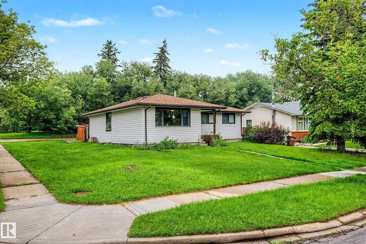 Property Photo: 48 Aspen Crescent AB T8N 2L8