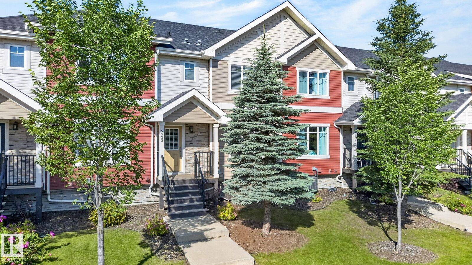 Property Photo:  5922 Mullen Way NW  AB T6R 0S7 