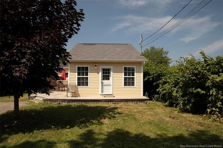 Property Photo:  7 Jarvis Street  NB E4P 4M6 