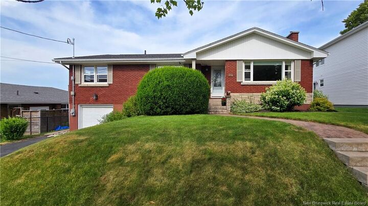 127 Coronation Drive — photo 1