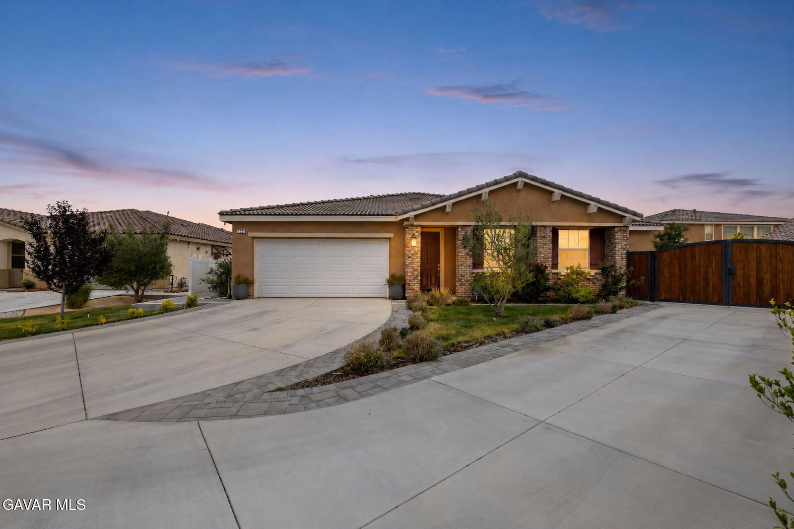 Property Photo:  2123 Helconia Court  CA 93551 