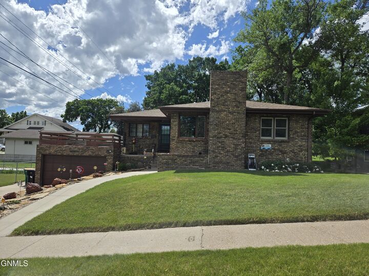 Property Photo:  1010 Hannifin Street N  ND 58501 
