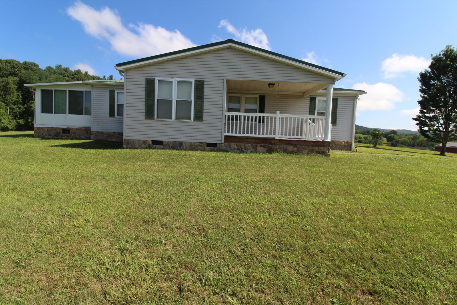 Property Photo: 4172 Seminole Rd WV 24935