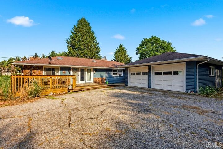 Property Photo: 7043 W 200 North Road IN 46702-9433