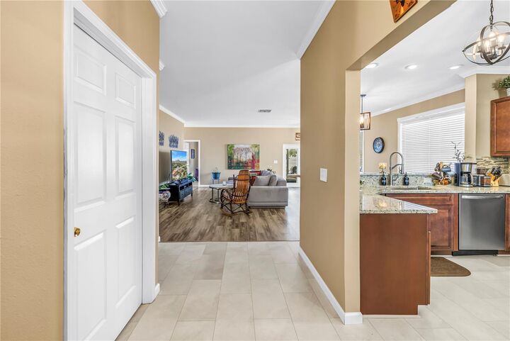 Property Photo:  2318 W Cherry Street  FL 33607 