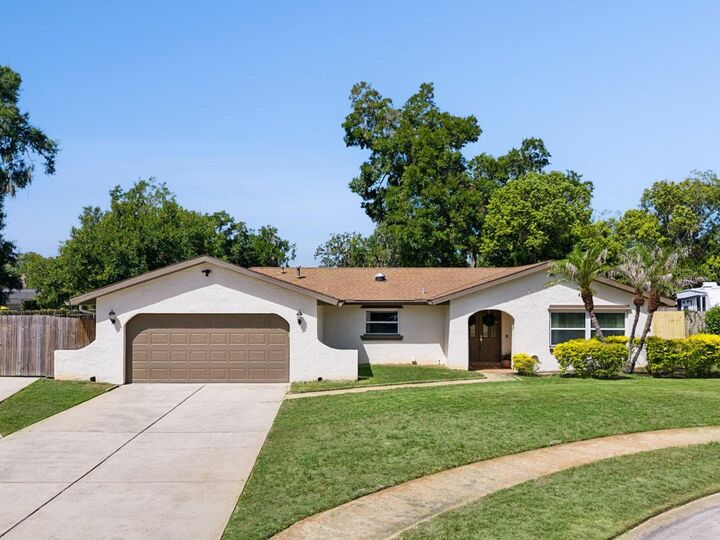 Property Photo:  102 Aspen Place  FL 32750 