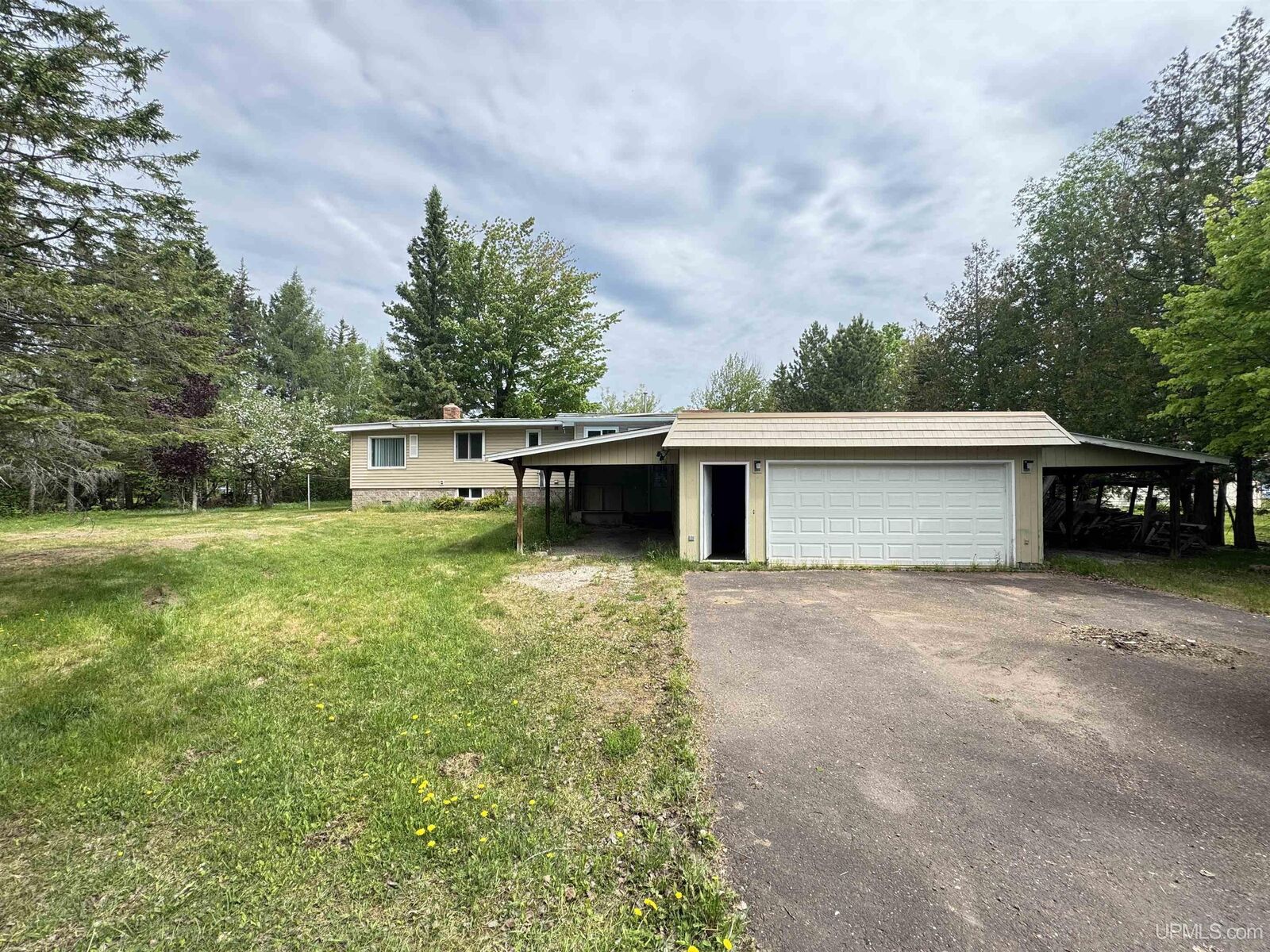 Property Photo:  41261 Half Moon Beach Road  MI 49916 