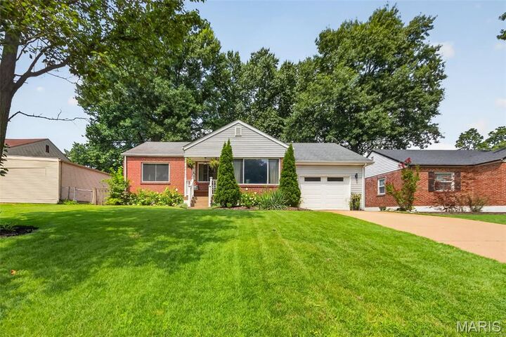 Property Photo: 1107 Selma Avenue MO 63119
