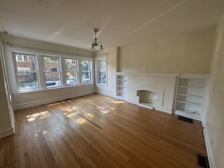 Property Photo: 5849 N Campbell Avenue 1 IL 60659