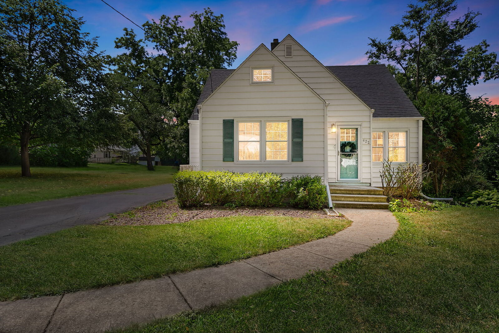 Property Photo:  422 Harden Street  IL 60002 