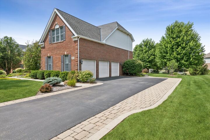 Property Photo: 29 Glacier Circle IL 60010