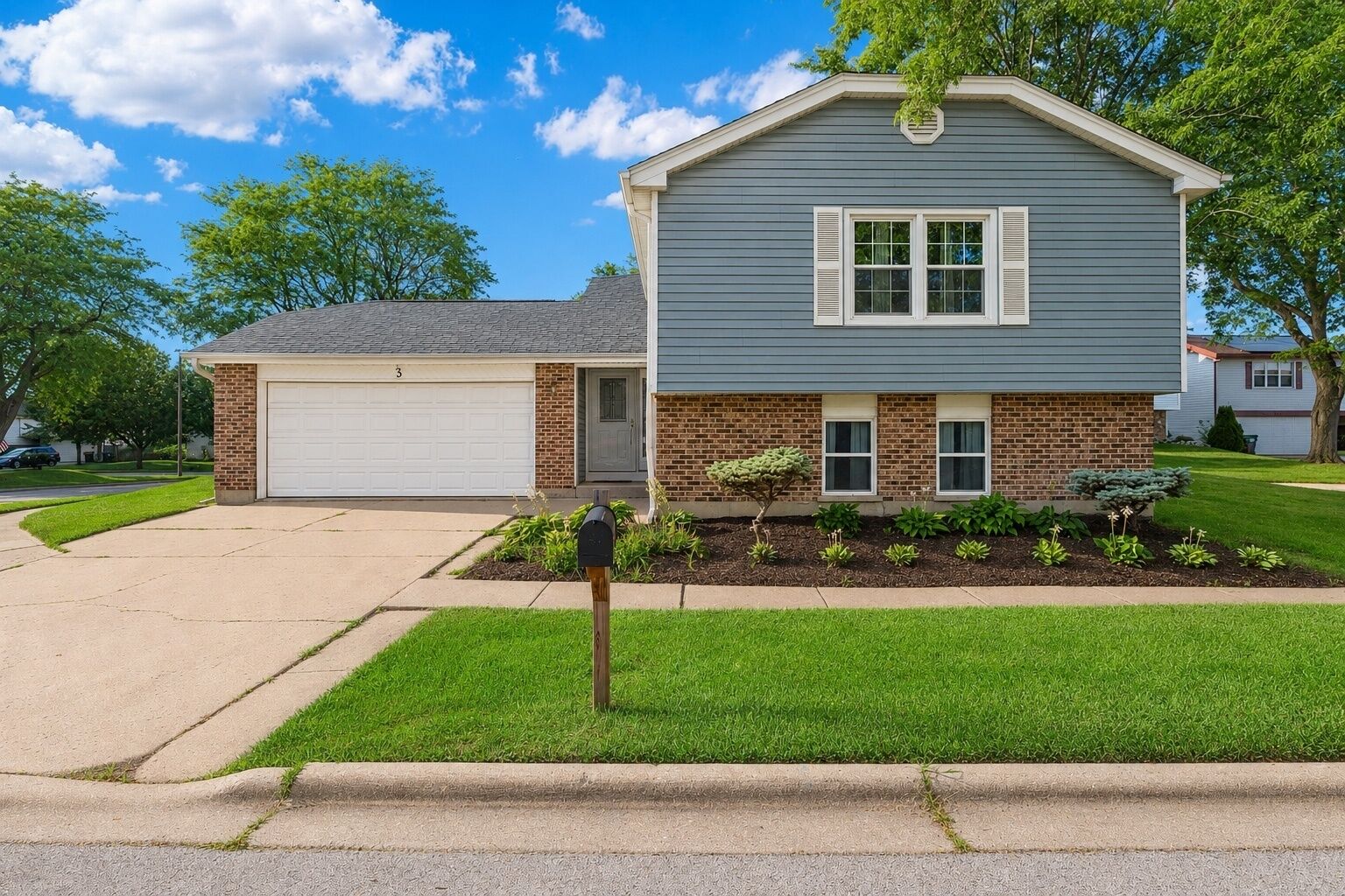Property Photo: 3 Whitehall Court IL 60107
