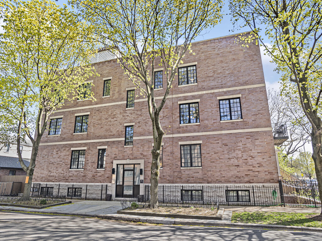 Property Photo: 1955 W Barry Street 2W IL 60657