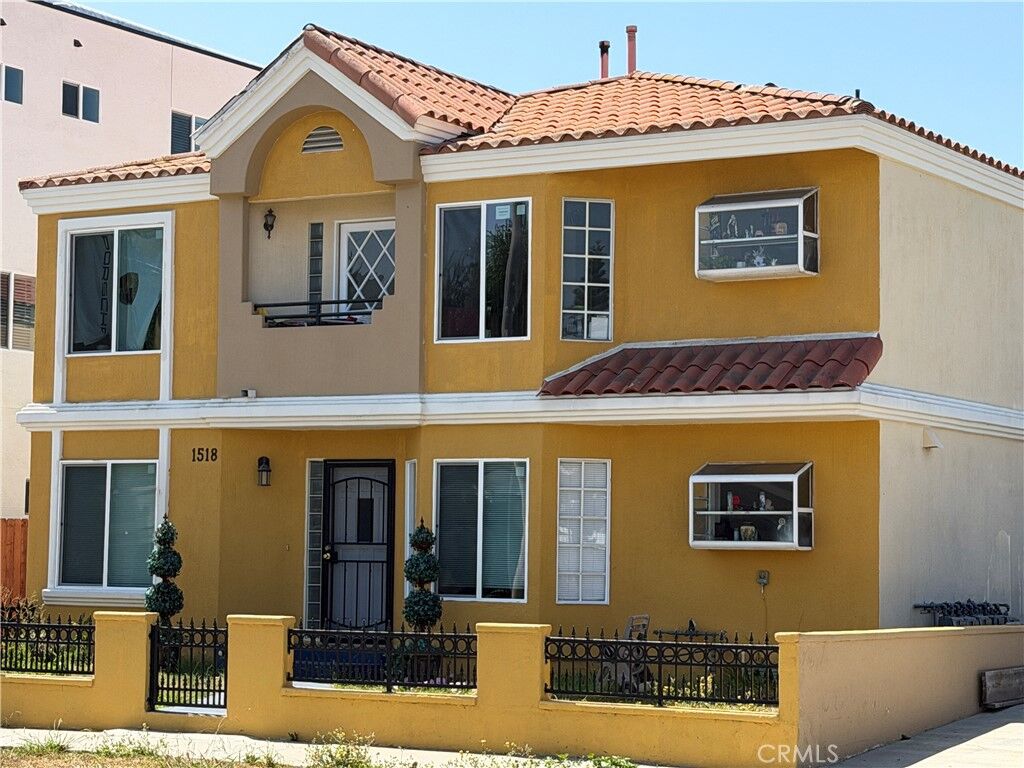 Property Photo: 1518 W 206th CA 90501