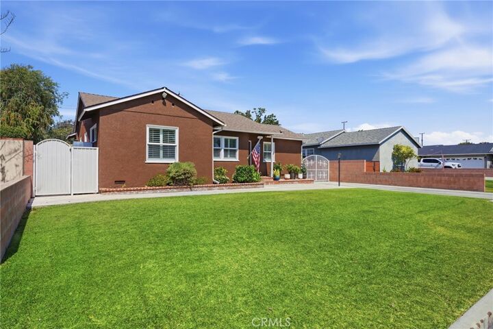 Property Photo: 10521 Greenbush CA 90604