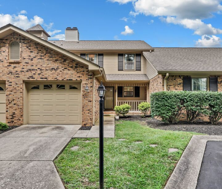 Property Photo:  320 Kingswood Ct  TN 37043 