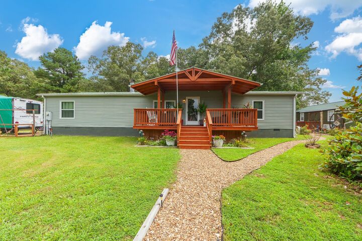 Property Photo:  530 Douglas Ln  TN 38320 