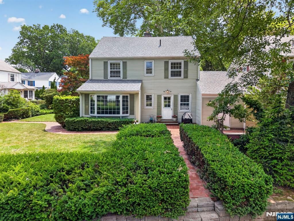 Property Photo:  11 Burlington Place  NJ 07410 