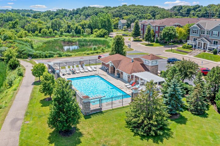 Property Photo:  1862 Colonial Lane 3  MN 55317 