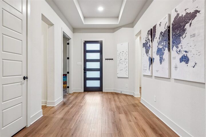 Property Photo:  826 Townsman Court  TX 76065 