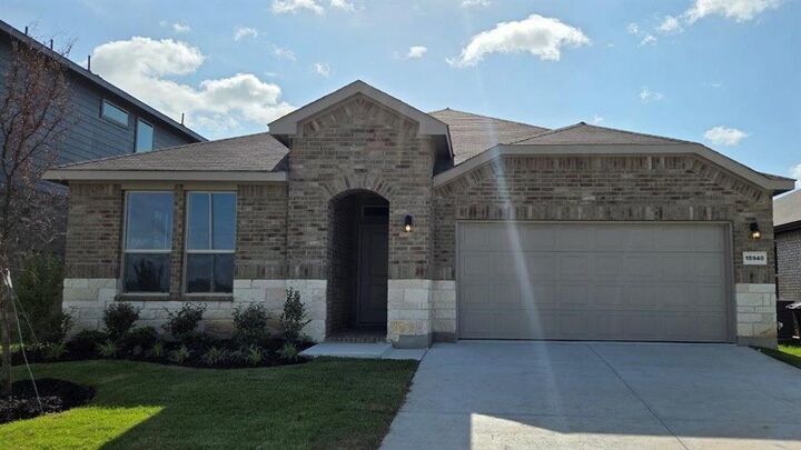 Property Photo: 15940 Stableford Road TX 76247