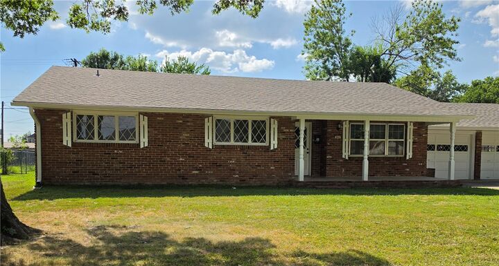 Property Photo:  800 Carlton Street  AR 72762 