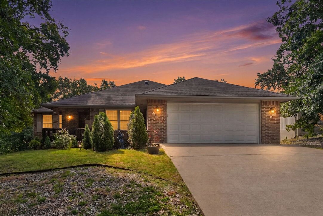 Property Photo: 7 Congleton Circle AR 72714
