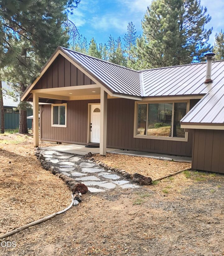 Property Photo:  16947 Quartz Road  OR 97707 