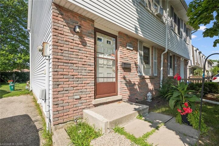 Property Photo:  264 Northlake Drive A  ON N2V 1A9 