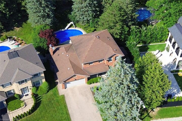 Property Photo:  