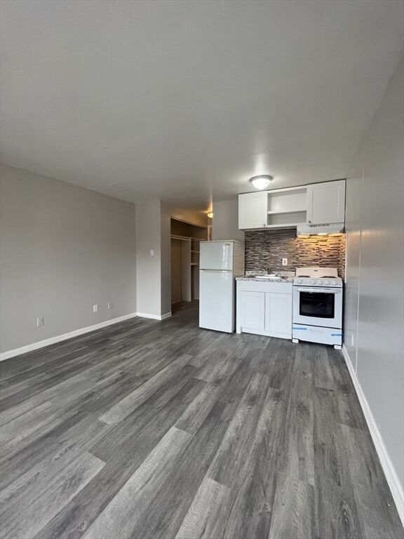 Property Photo: 1159 Dwight Street P MA 01040