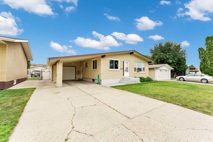 Property Photo:  2689 Thompson Crescent SE  AB T1B 1C5 