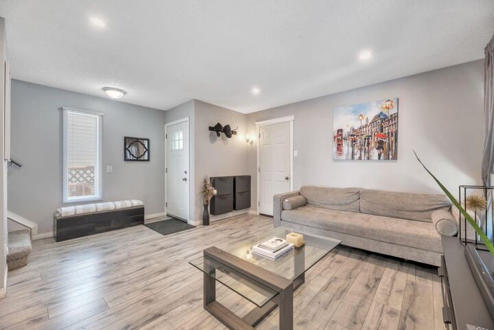 Property Photo:  7 San Diego Manor NE  AB T1Y 7A5 