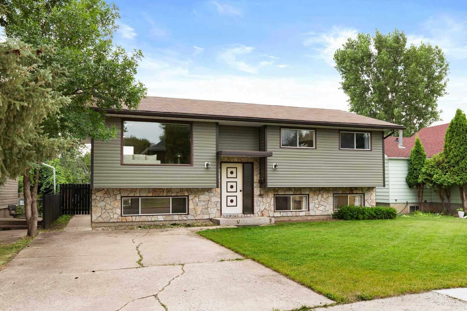 Property Photo: 447 8 Street SE AB T1A 1L8