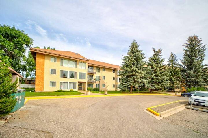 Property Photo: 75 Temple Boulevard W 209 AB T1K 5M2