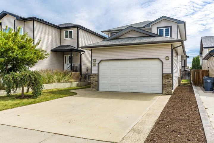 Property Photo: 55 Vista Close SE AB T1B 0A9