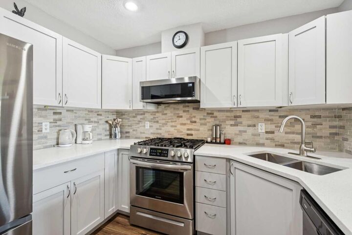 Property Photo: 212 Bayside Point SW AB T4B 2X6