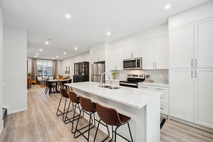 Property Photo: 224 Vantage Drive AB T4C 3G5