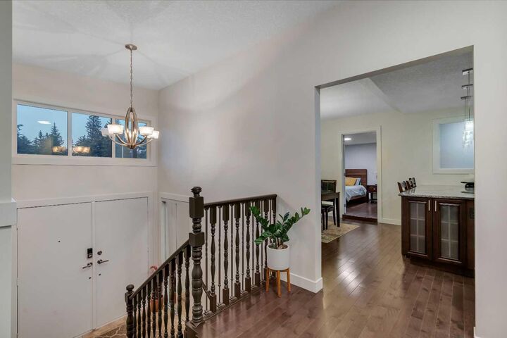 Property Photo:  4143 Varsity Road NW  AB T3B 2Y5 