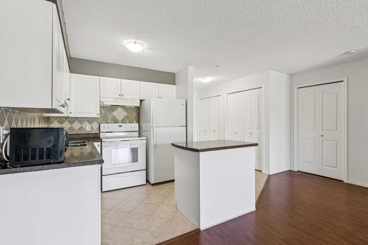 Property Photo:  1000 Citadel Meadow Point NW 209  AB T3G 5N5 