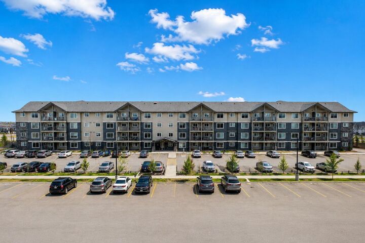 Property Photo:  181 Skyview Ranch Manor NE 3320  AB T3N 0V2 