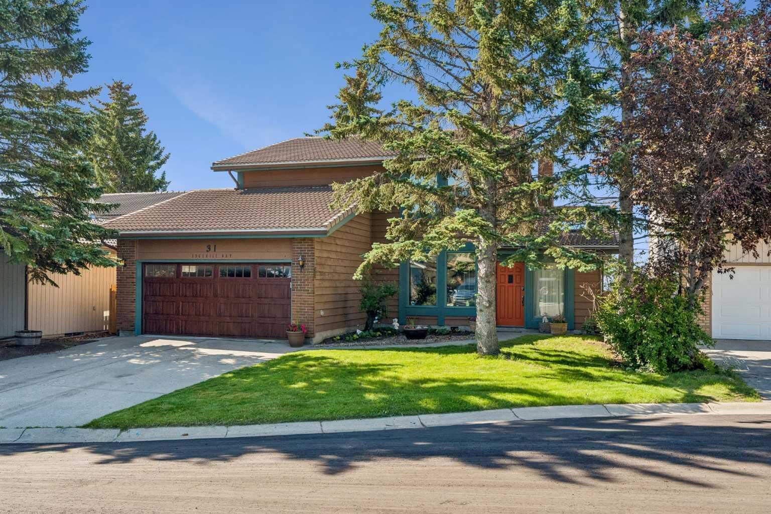 Property Photo: 31 Edgehill Bay NW AB T3A 2X2