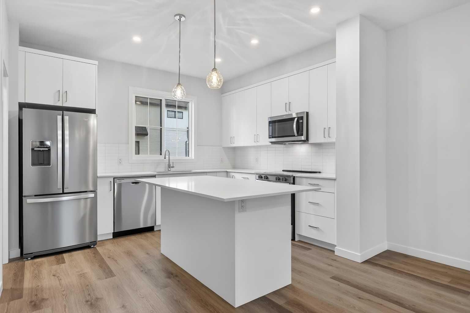 Property Photo: 1750 Rangeview Drive SE 203 AB T3S 0X3