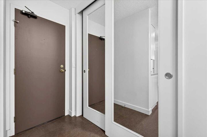 Property Photo:  1107 15 Avenue SW 401  AB T2R 0S8 