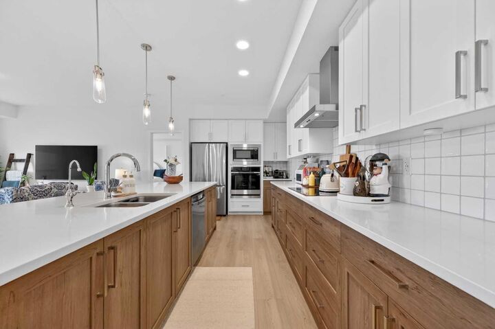 Property Photo: 20295 Seton Way SE 3208 AB T3M 0M2
