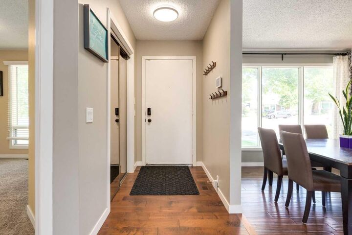 Property Photo:  32 Berkley Place NW  AB T3K 1A7 