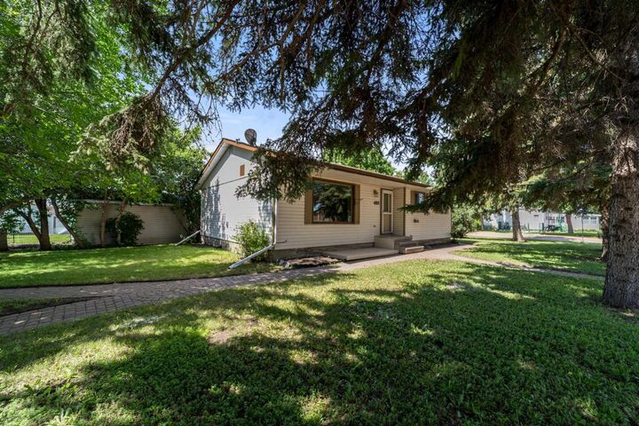 Property Photo:  4814 49 Avenue  AB T0B 1N0 