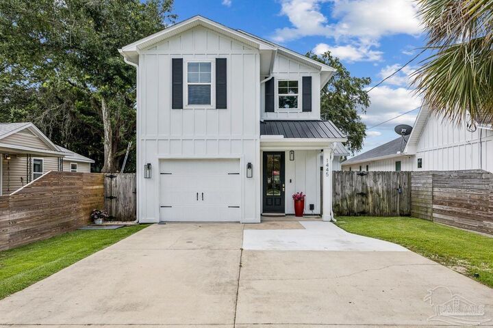 Property Photo: 1445 E Cross St FL 32503