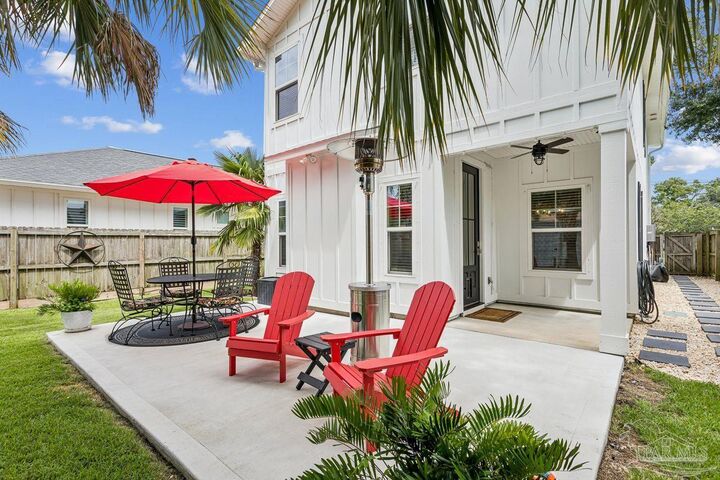 Property Photo: 1445 E Cross St FL 32503